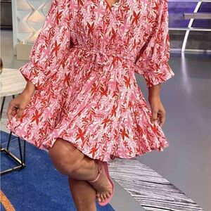 BOND 73 Size M Red And White Floral Print Elastic Waist Puff Sleeve
Mini Dress